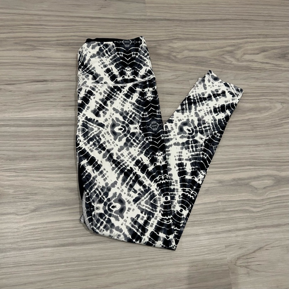 🔻🔻🔻sale Victoria secret knockout tie dye black white contrast sport leggings